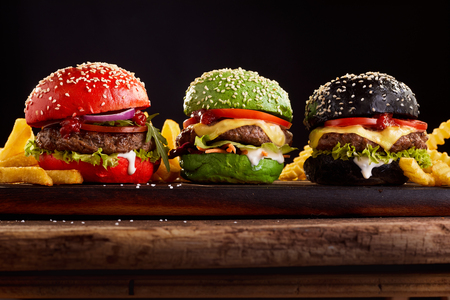 Burger Warna-Warni Alami: Beetroot Dan Charcoal Kembali Tren