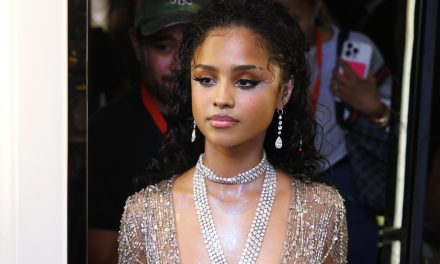Gaun Emas Valentino Milik Tyla Sukses Curi Perhatian Di Met Gala