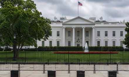 Gedung Putih Terbitkan Aturan Standar Keamanan AI Terbaru