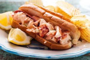 Lobster Roll New England: Kemewahan Roti Daging Lobster