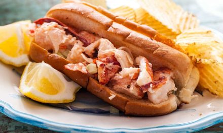 Lobster Roll New England: Kemewahan Roti Daging Lobster