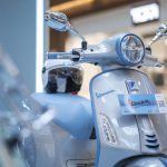 Vespa Rilis Model Terbatas Warna Eksklusif Deep Ocean Blue