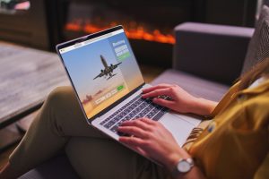 Tips Beli Tiket Pesawat Murah Lewat Incognito Di Malam Hari