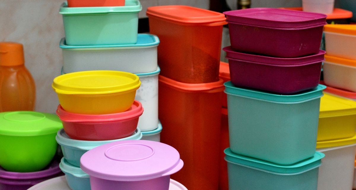 Trik Mengatasi Bau Sisa Makanan Di Wadah Plastik Secara Alami