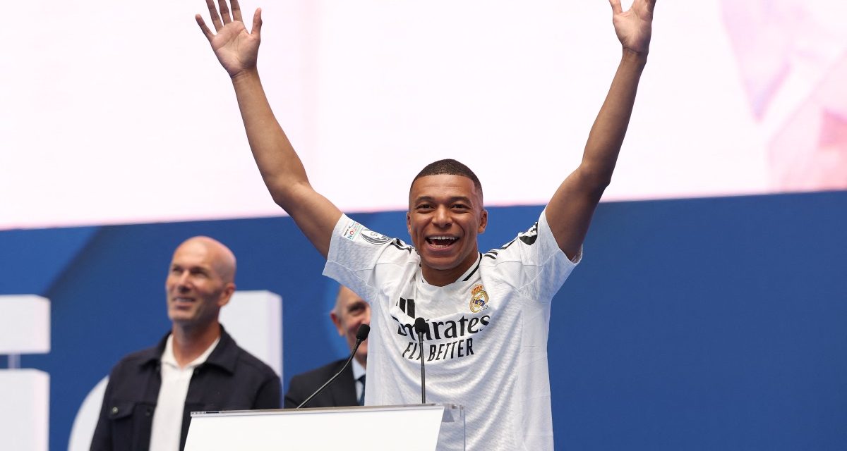 Kylian Mbappé Resmi Di Perkenalkan Real Madrid Di Bernabéu