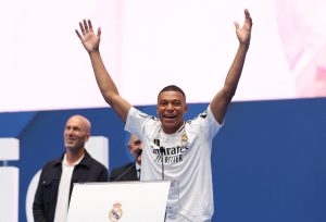 ylian Mbappé Resmi Di Perkenalkan Real Madrid Di Bernabéu
