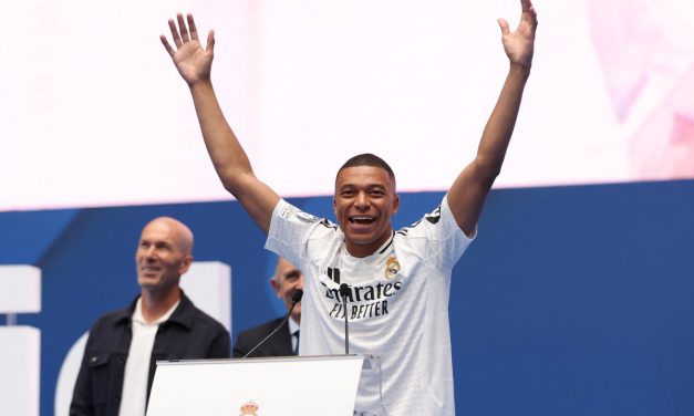 Kylian Mbappé Resmi Di Perkenalkan Real Madrid Di Bernabéu