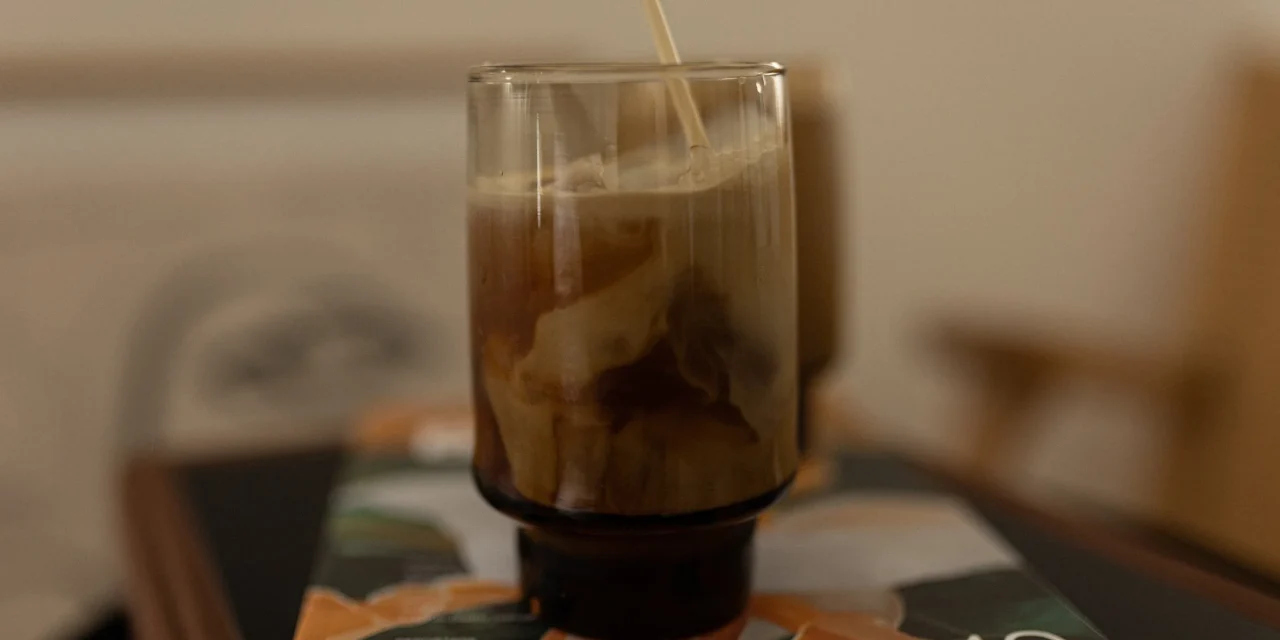 Es Kopi Susu Oatmilk Barista Jadi Favorit Baru Pekerja Kantoran