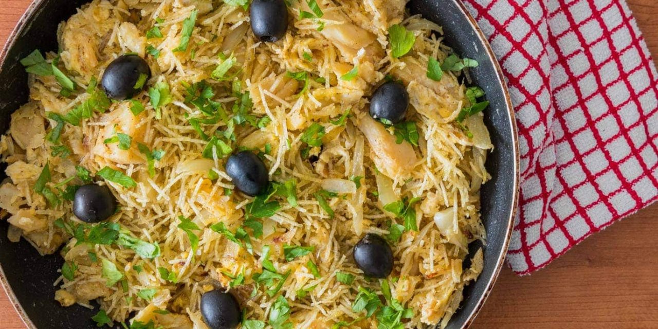 Bacalhau à Brás Lisboa: Tumis Ikan Kod Dan Kentang Renyah