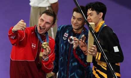 Kunlavut Vitidsarn Sabet Perak Olimpiade Usai Takluk Dari Axelsen