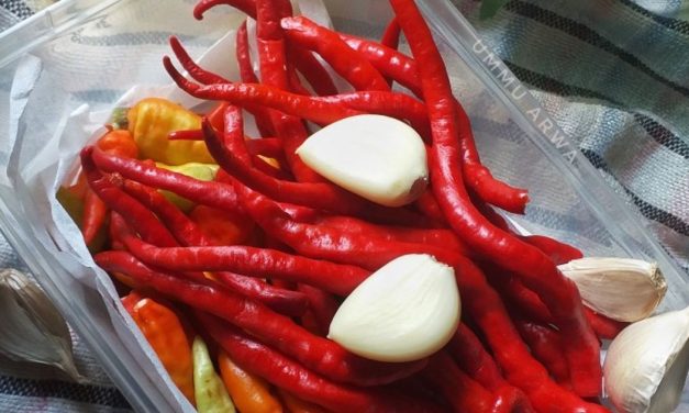 Cara Simpan Cabai Merah Awet Pakai Bawang Putih