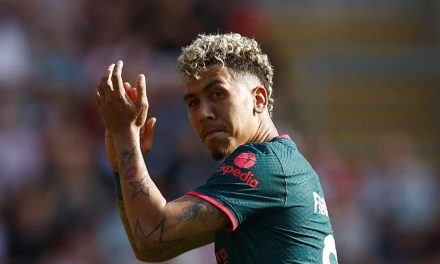 Roberto Firmino Cetak Brace, Al Ahli Libas Al Okhdood 2-1