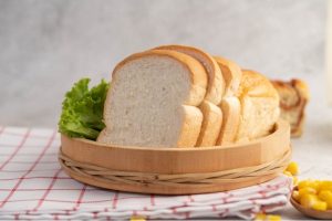Trik Simpan Roti Tawar Awet Segar Lebih Lama Pakai Seledri