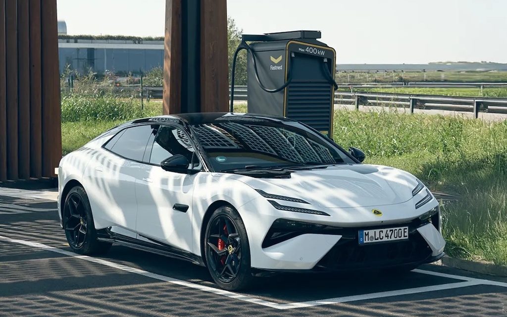 Lotus Emeya Hyper-GT Siap Dobrak Pasar Sedan Listrik Mewah