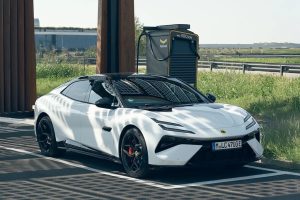 Lotus Emeya Hyper-GT Siap Dobrak Pasar Sedan Listrik Mewah