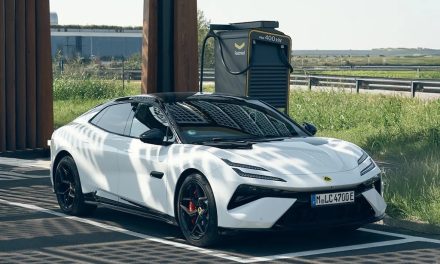 Lotus Emeya Hyper-GT Siap Dobrak Pasar Sedan Listrik Mewah