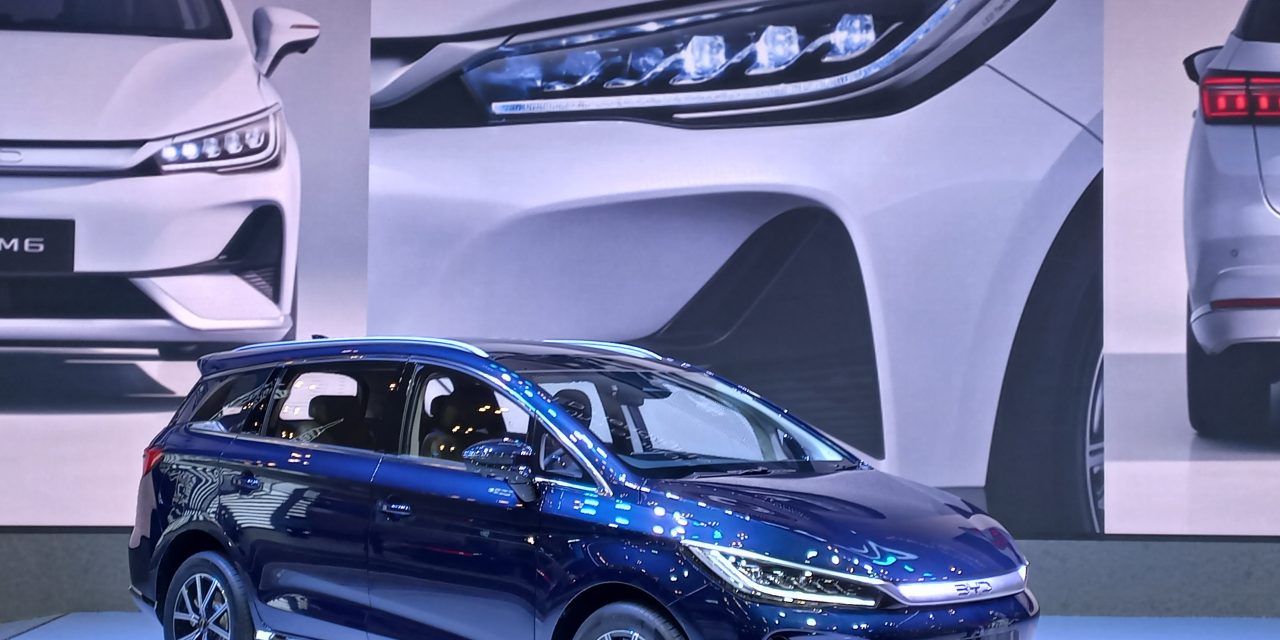 Promo BYD M6: MPV Listrik Dapat Cashback Hingga Rp30 Juta!