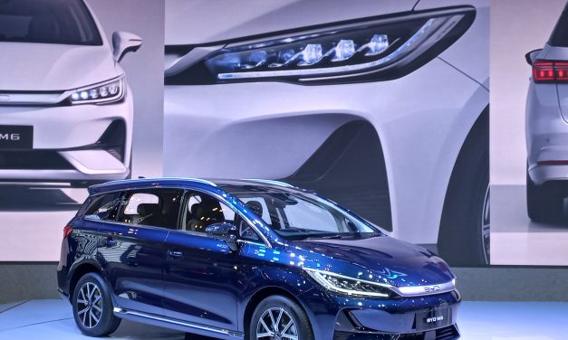 Promo BYD M6: MPV Listrik Dapat Cashback Hingga Rp30 Juta!