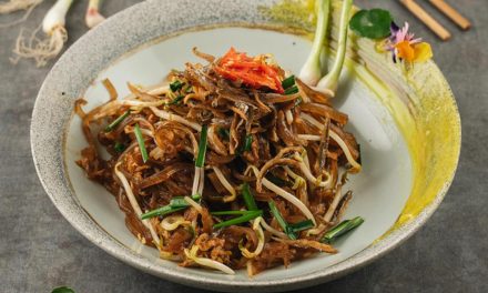 Mengenal Mie Sagu: Sajian Mi Kenyal Berkuah Kaldu Ikan Udang