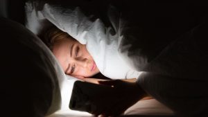 Solusi Atasi Bedtime Procrastination Tanpa Merusak Kesehatan