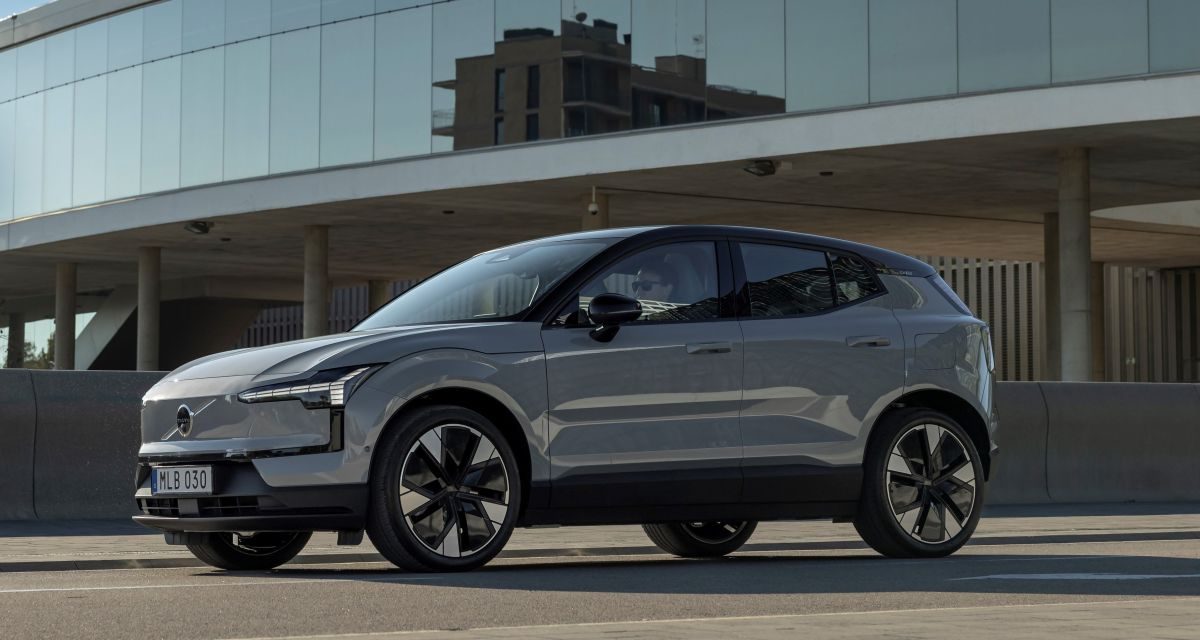 Volvo EX30 Extended Range: SUV EV Berfitur Park Pilot Assist